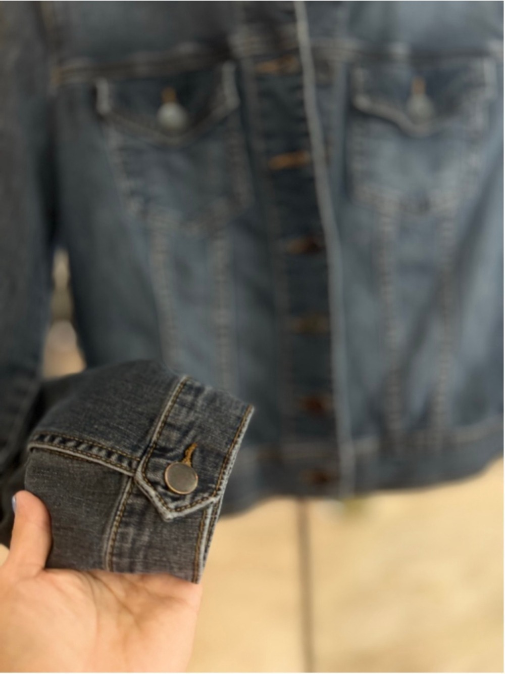 KUT from the Kloth Blue Denim Jean Jacket Size M, chest pocket, pin tuck - Picture 4 of 15